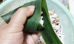 怎样包三角粽子视频,轻松学会三角粽子的包法与技巧