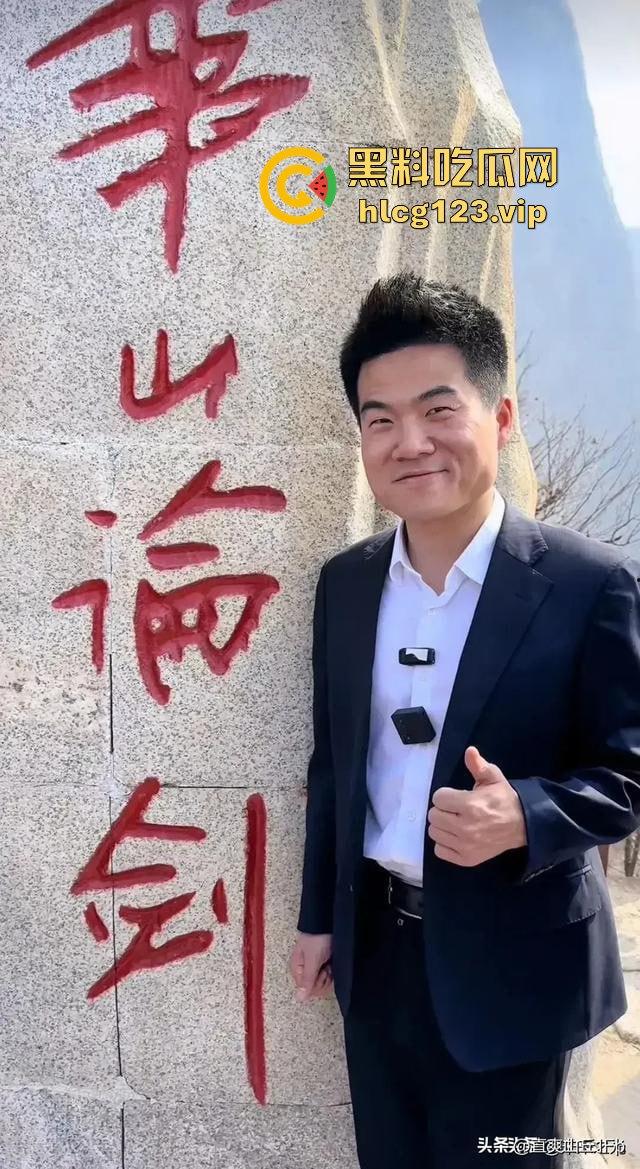 国庆热瓜！东方甄选又双叒叕爆炸了！小圆被俞洪敏和明明联手爆操，资本的力量就是共享年轻骚逼！-3