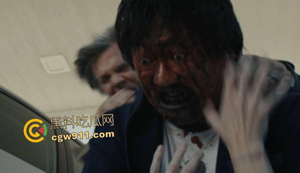 电影【凶器】惊悚集体失踪案！小镇魔咒吞噬17孩童，只剩一童揭女巫操控父母成杀器，幸存者反戈一击！-5