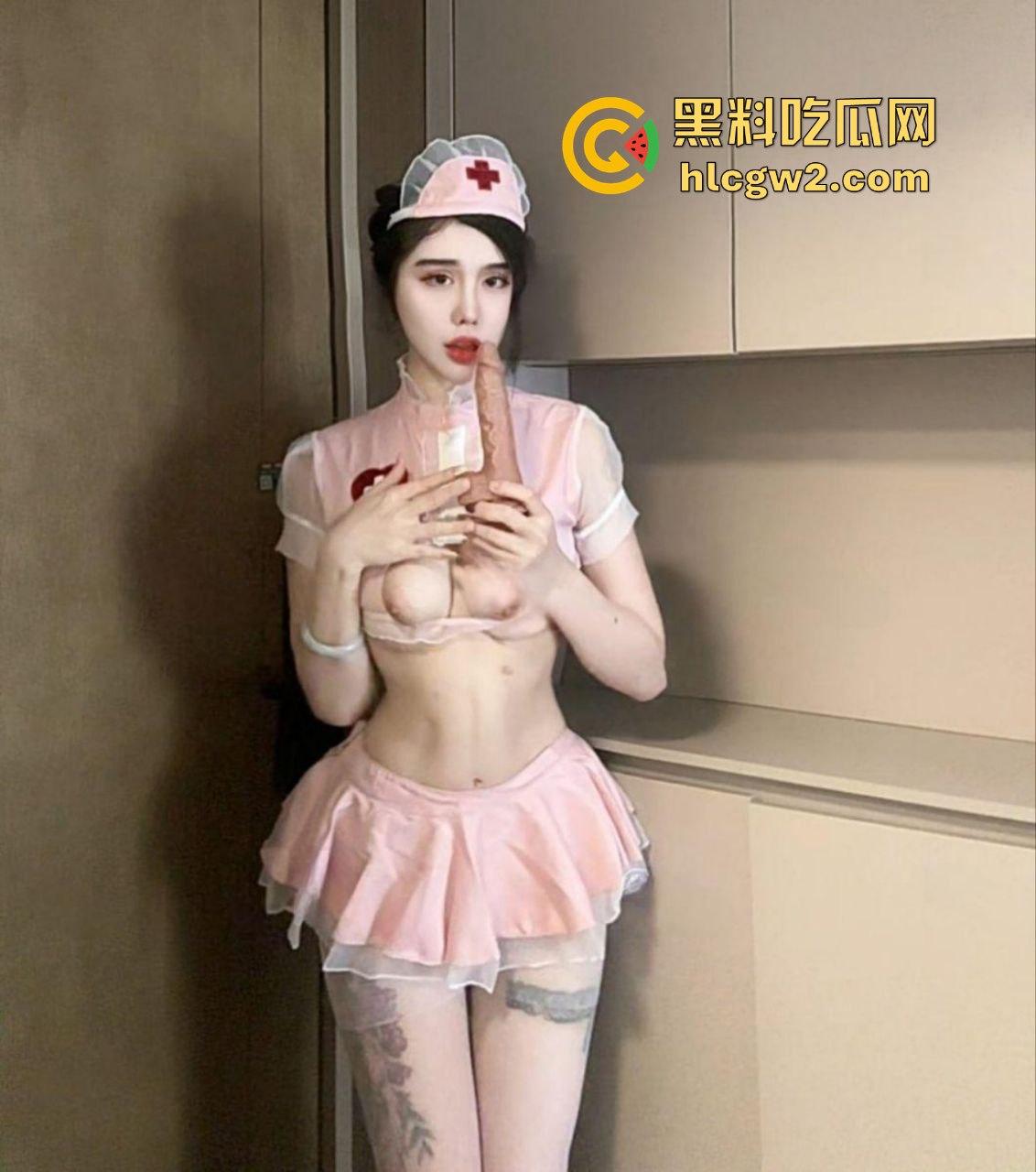 明星颜值尤物【胡慧茹】酒店玩露出被金主强塞搞，奶子晃得爽叫连连！露骨现场劲爆到极致！-6